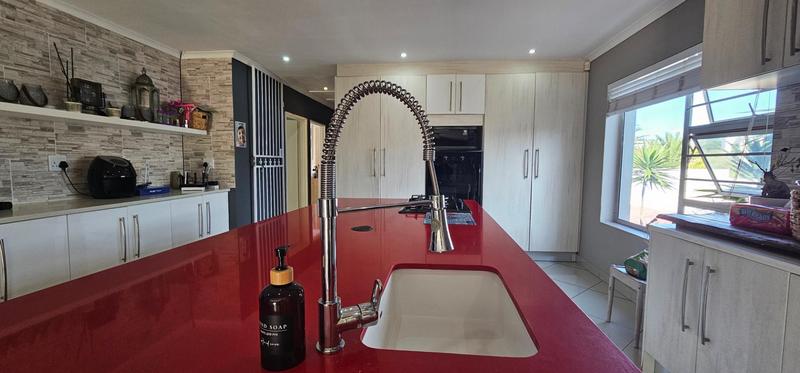 4 Bedroom Property for Sale in Myburgh Park Western Cape